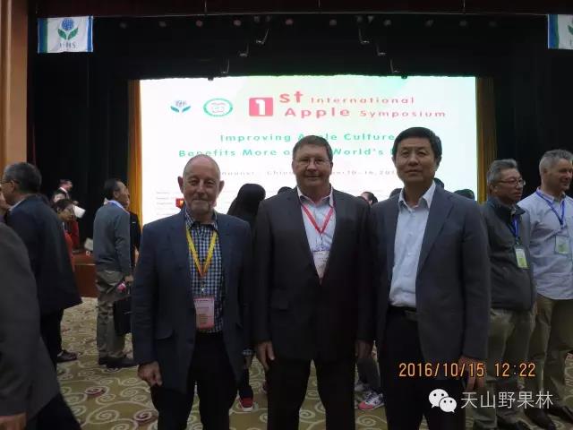 阎国荣教授参会并提交两篇会议论文
